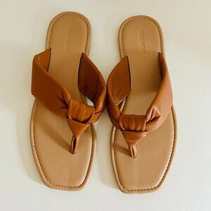 Old Navy Soft Thong Sandal in Camel Size 10